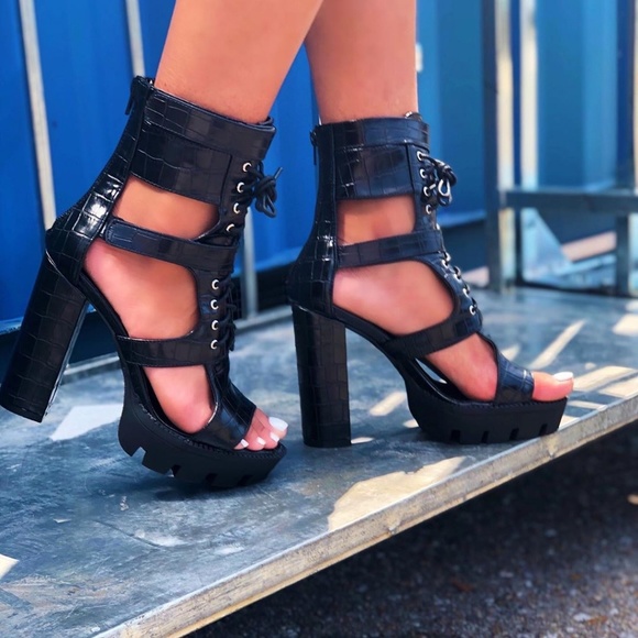𝙇𝙖𝙨𝙩 6, 6.5 & 8.5🖤Embossed Open Toe Lug Platform - Picture 7 of 9